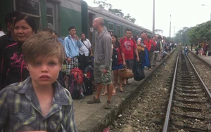 Chùm ảnh: Hiện trường vụ hai tàu hàng đâm nhau ở Lào Cai